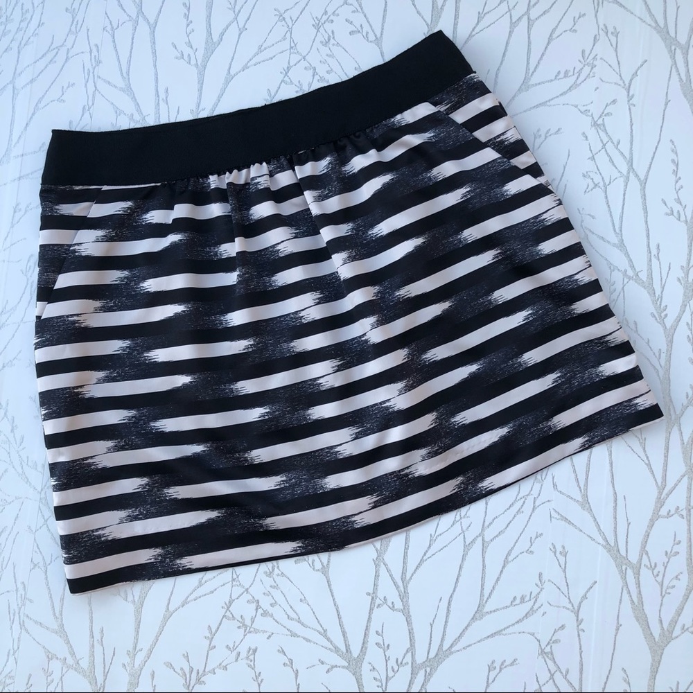 Gap Size 12 Mini Skirt with Slash Pockets Striped Black and Cream